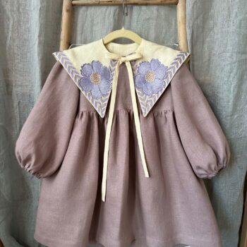 Rochie din in organic Mulberry Dust cu guler detașabil – Purple Flower