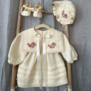 Set Botez din In Organic Cream cu Model Tradițional - Rochie, Bonetă și Botoșei