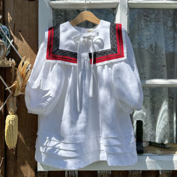 Rochie din In Organic White cu Guler Detașabil – Model Tradițional Red