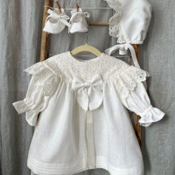 Set Botez din In Organic White cu Dantela  - Rochie, Bonetă și Botoșei