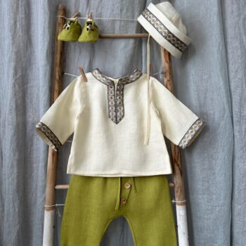 Set Costumaș de Botez Organic cu Guler, Botoșei și Pălărie din In Organic – Lime – Model Tradițional