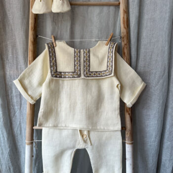 Set costumas de botez cu guler si botosei din in organic - Cream