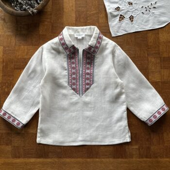 Bluză din In Organic White cu Model Tradițional Red – Ie pentru copii
